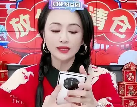 51岁曹颖现状曝光:带货两年成交额超5亿,身患癌症时,儿子成了心病