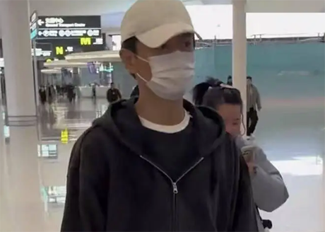 陈妍希父亲去世,陈晓的确没有参加葬礼,目前被曝现身杭州机场