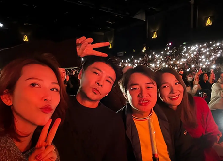 谢娜患急性肠胃炎还去看张杰演唱会!蔡少芬表示:心疼她,真爱啊!