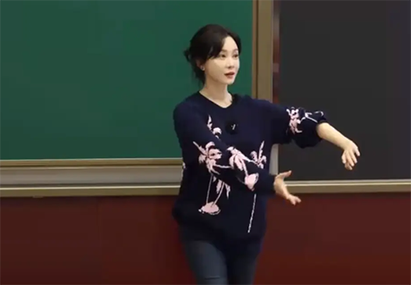 演员陈数现身中戏授课,网友表示:我的梦中情师