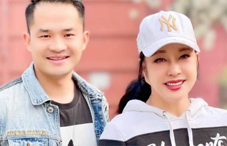 刘晓庆小38岁前男友直播爆料,公开两人合照,更多细节曝光