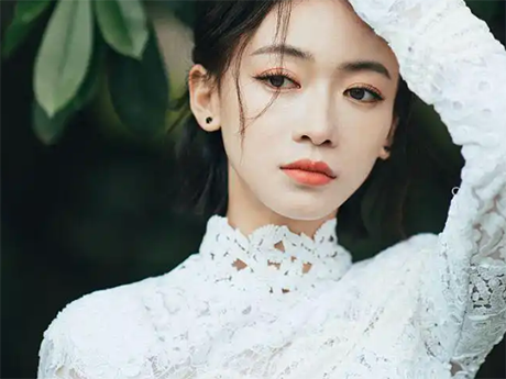 网传吴谨言生女，去年9月刚与洪尧领证