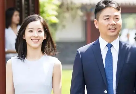 曝章泽天与刘强东前任比赛生娃争家产?引发网友猜测