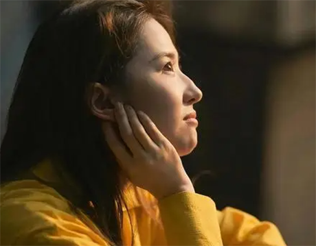 金鹰奖“外籍门”风波：刘亦菲入围资格被删，网友们吵翻了