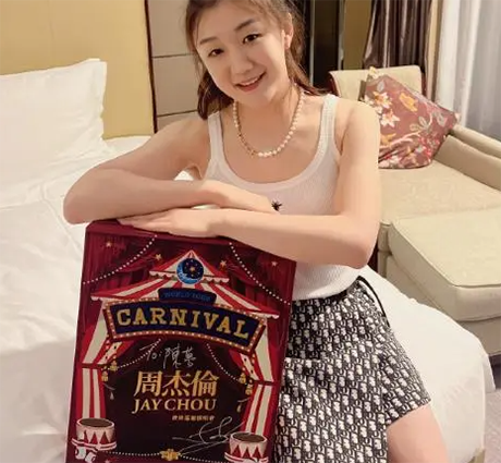 梦幻联动!陈梦现身周杰伦演唱会:音乐与体育的美妙碰撞
