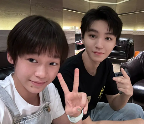 萧亚轩生日前浴室跌倒受伤!性感天后“复出”变遥遥无期?