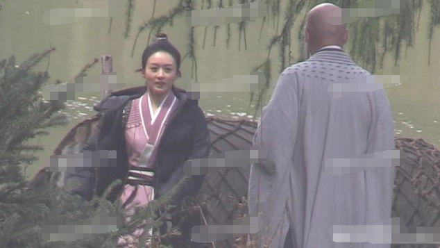 赵丽颖有翡造型片场照片流出 遭有匪无脑书粉疯狂抵制