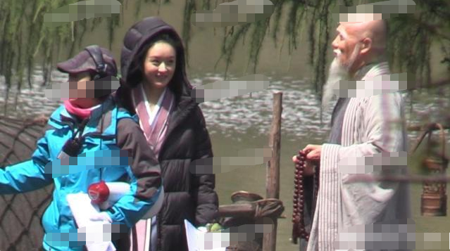 赵丽颖有翡造型片场照片流出 遭有匪无脑书粉疯狂抵制
