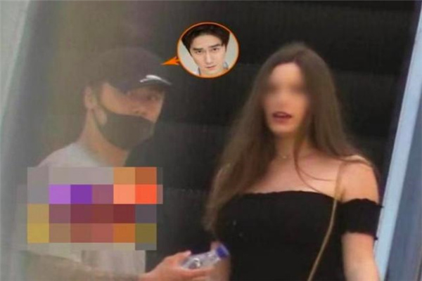 蒋劲夫七夕甜蜜晒玫瑰花照公布恋情 与乌拉圭女友十指紧扣一同返家