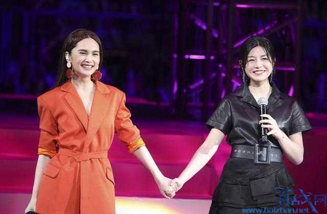 杨丞琳陈妍希玩亲亲