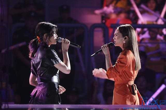 杨丞琳陈妍希玩亲亲