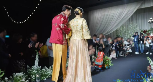 秋瓷炫于晓光儿子首公开 在婚礼上推着小花车行走呆萌可爱