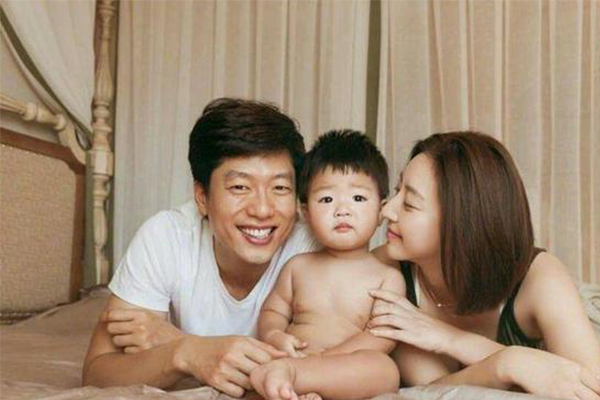 唐一菲凌潇肃一道吃饭全程无交流，这是传说中所谓的模仿夫妻吗？