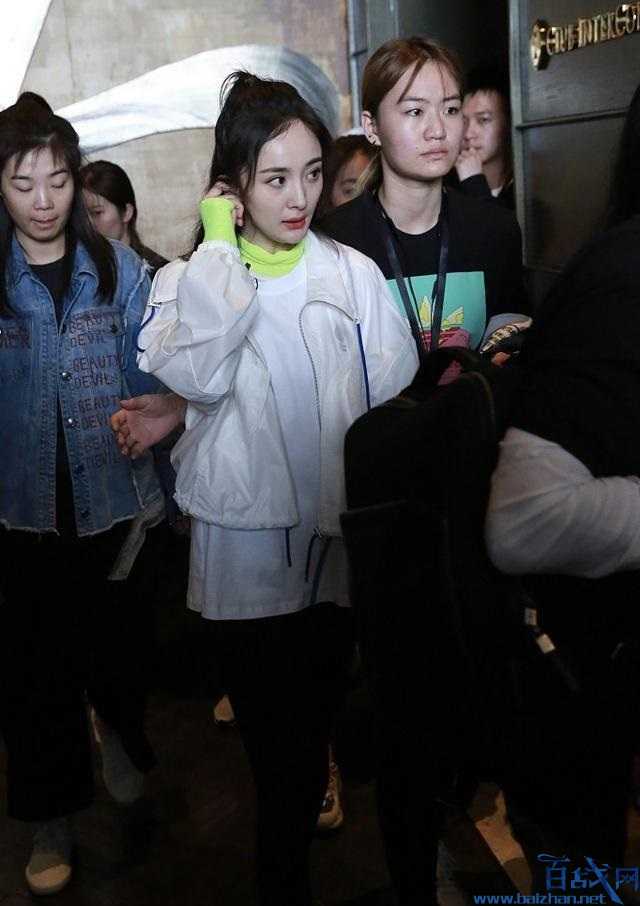 杨幂侧颜惊艳撩发气质撩人，女神大幂幂生图能打颜值让人尖叫