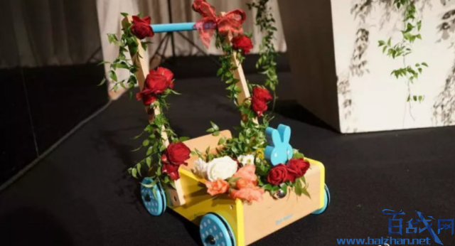 秋瓷炫于晓光儿子首公开 在婚礼上推着小花车行走呆萌可爱