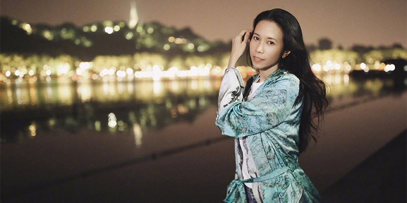 莫文蔚夜游西湖组图上线，莫文蔚为“墨鱼”们送上特别献礼