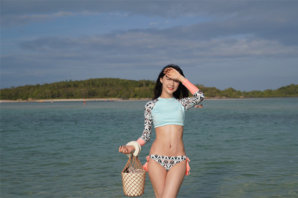 雷佳音老婆翟煦飞近照怎么样？翟煦飞身材完美优雅气质显露