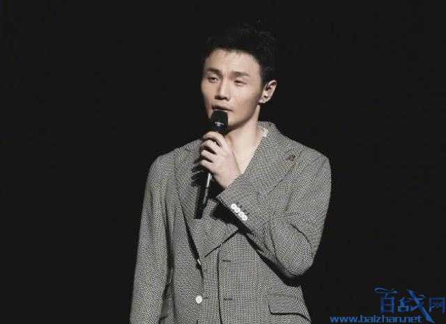 李荣浩连发4次祝福为女友庆生 杨丞琳:零点的祝福,我收到了