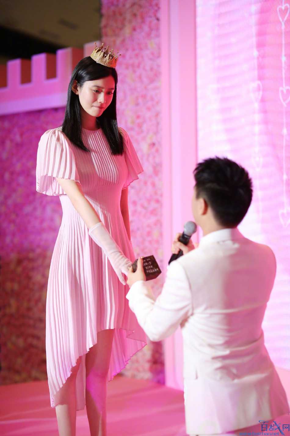 奚梦瑶现身戛纳