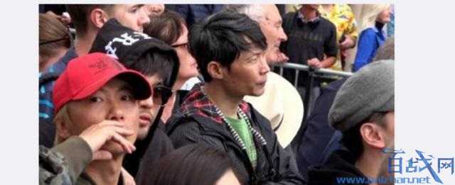 周杰伦现身戛纳支持昆凌，这位男士如此低调还是被发现了