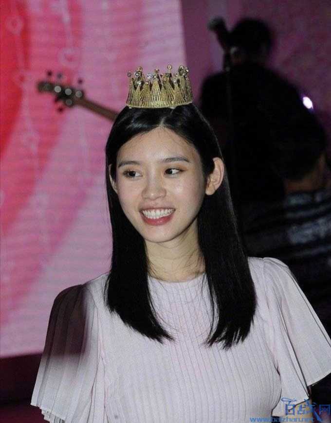 奚梦瑶戒指