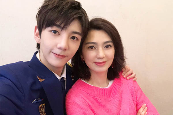 洪欣儿子表白妈妈送美好祝福晒感恩之心，这孩子长大了！