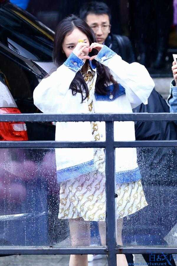 杨幂快本上班，她还是这般温柔如水