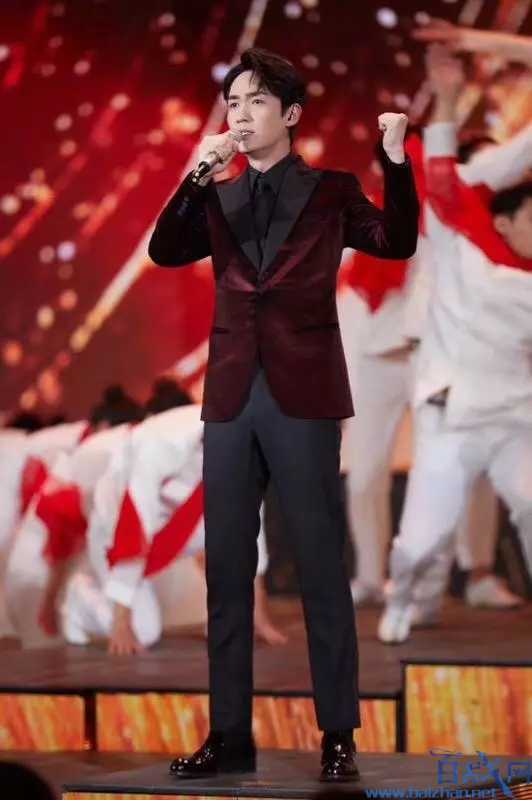 朱一龙台风稳你敢信？似女款小拳拳原来是高音必杀动作