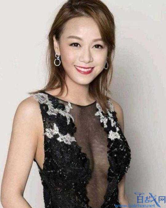 黄心颖带男伴回家，与其十指相扣的男DJ还会画眼线