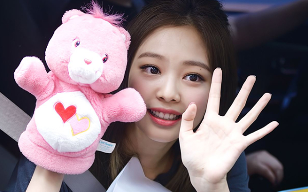 Jennie队内霸凌如何看待?有人曝光了霸凌视频